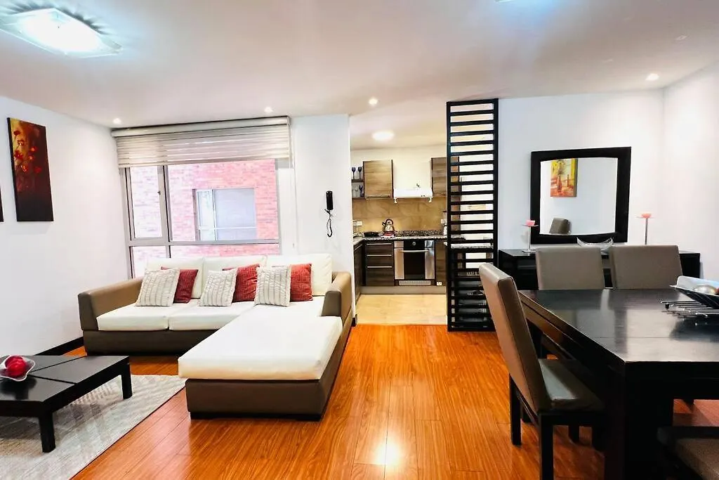 Departamento De Lujo, Republica De El Salvador, Junto Al Hotel Sheraton, 2 Dormitorios, Wiffi Y Parking Free Quito