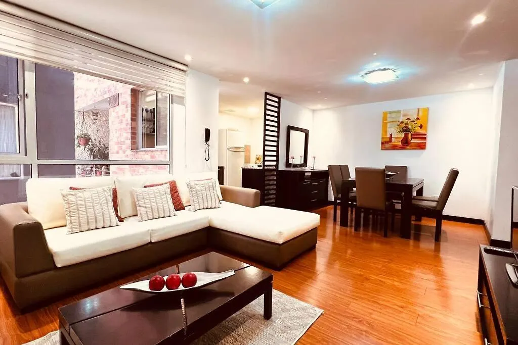 Apartament Departamento De Lujo, Republica De El Salvador, Junto Al Hotel Sheraton, 2 Dormitorios, Wiffi Y Parking Free Quito