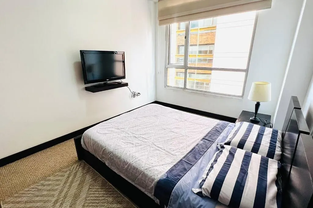 Apartament Departamento De Lujo, Republica De El Salvador, Junto Al Hotel Sheraton, 2 Dormitorios, Wiffi Y Parking Free Quito Ekwador